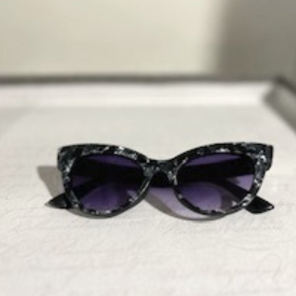 Free People Cosmopolitan Cat Eye Sunnies NWOT (Never worn)